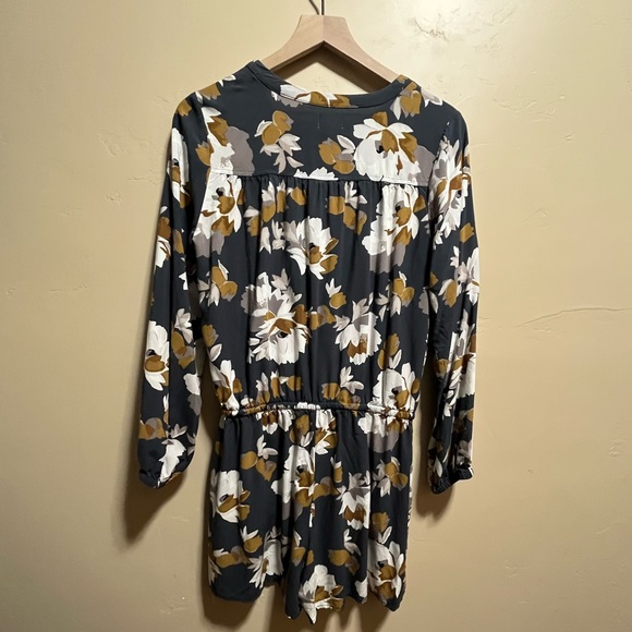 Old Navy Long Sleeve Button Front Women’s Grey Floral Jumper Romper Size Medium - Picture 8 of 9